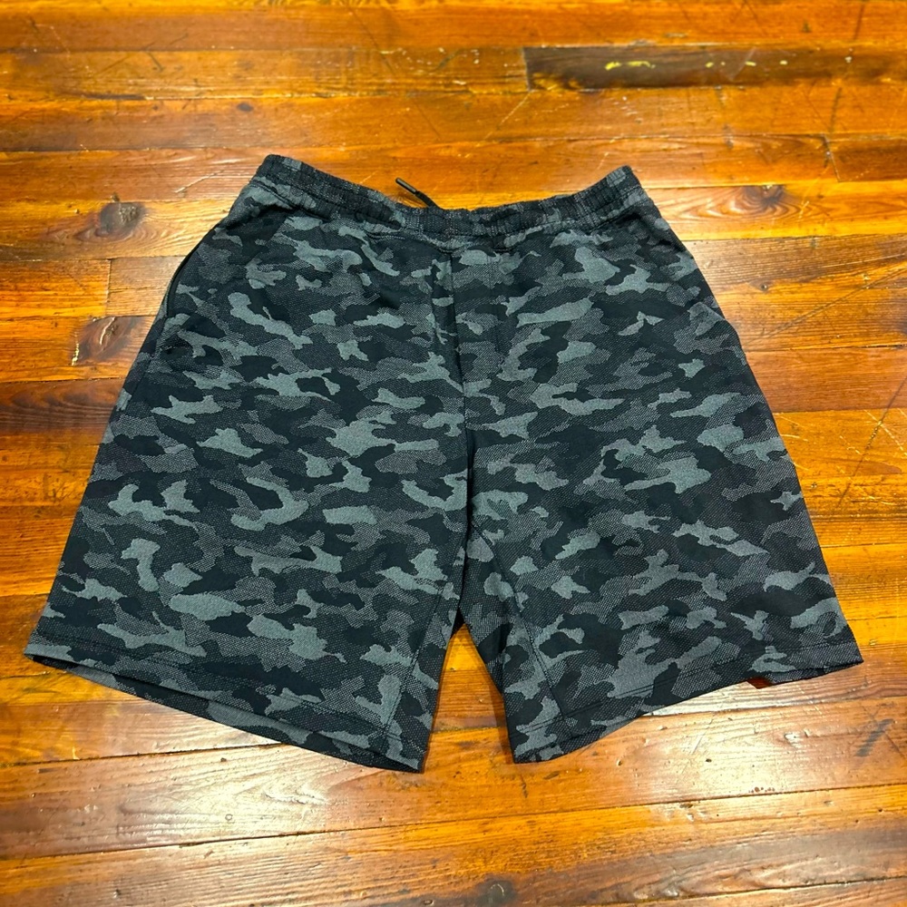 Lululemon Camo Shorts w/Liner - Men’s Large